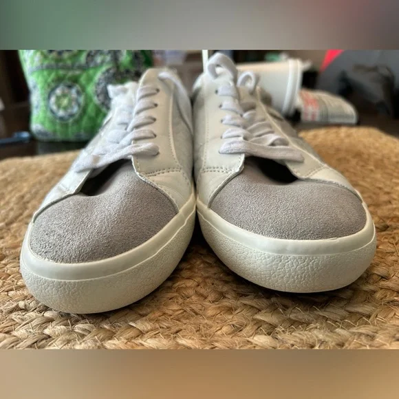 Vintage Havana White and Silver Sneakers with Classic Design light grey 11 - Picture 3 of 16